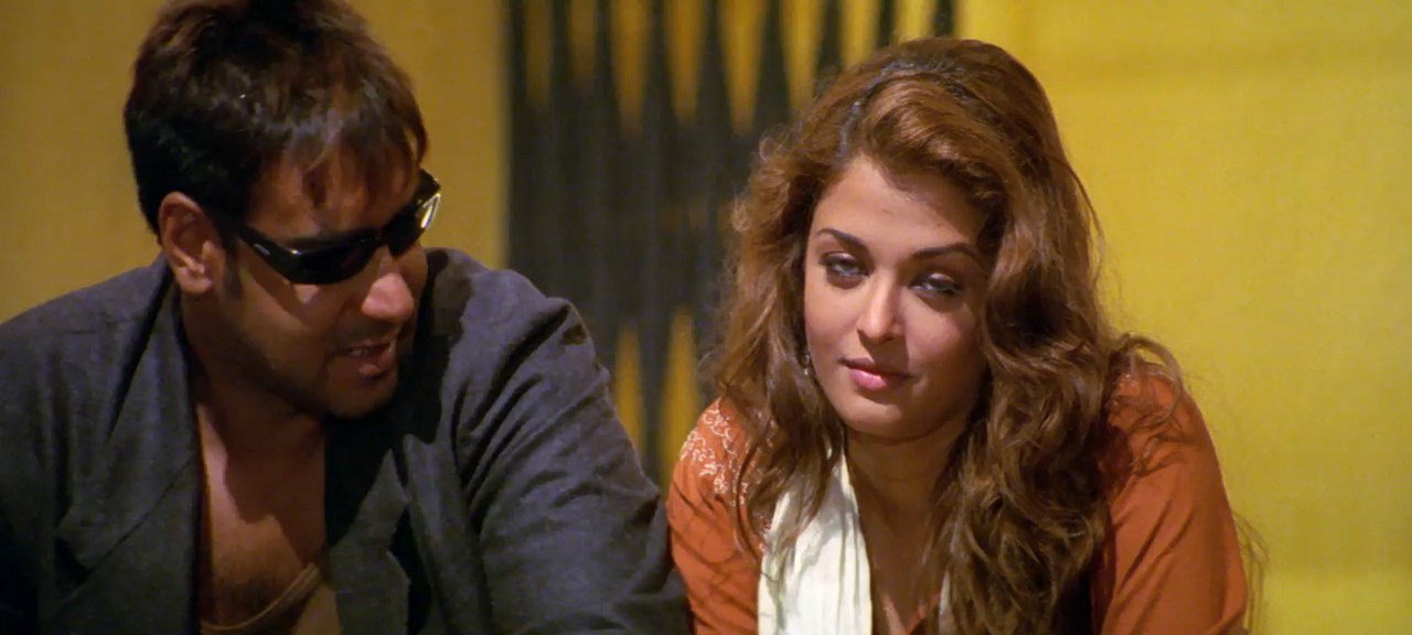 Khakee 2004 WebRip [Hindi + Tamil] 480p 720p Screenshot