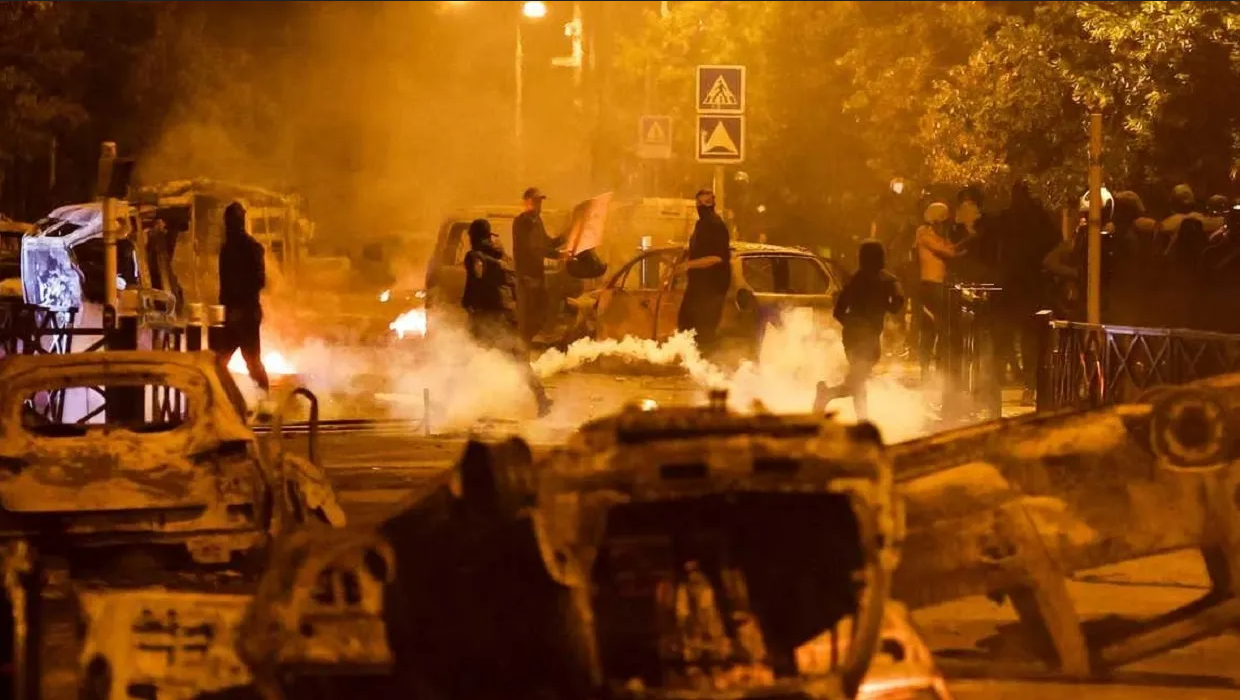 Se intensifican las protestas en Francia por el policía que mató a un joven