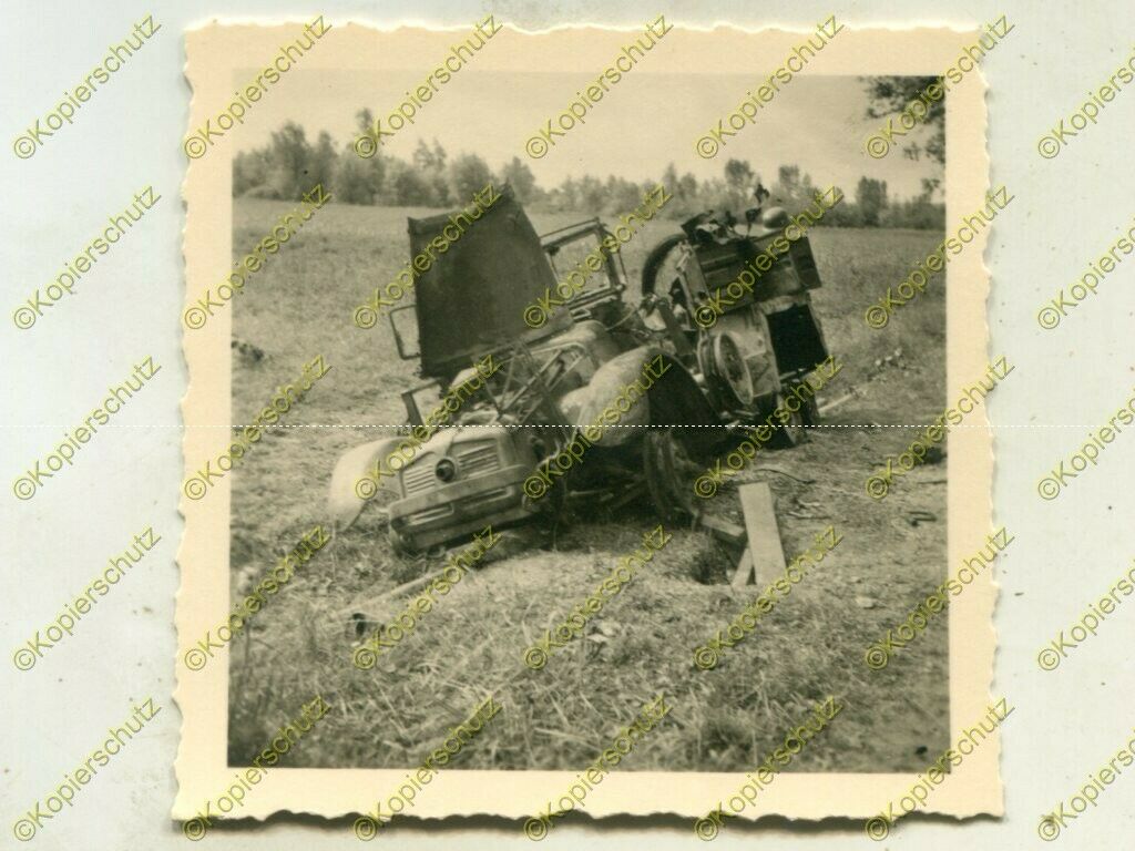 Foto, Wehrmacht, zerstörte Krupp-Protze, Nahaufnahme, Frankreich