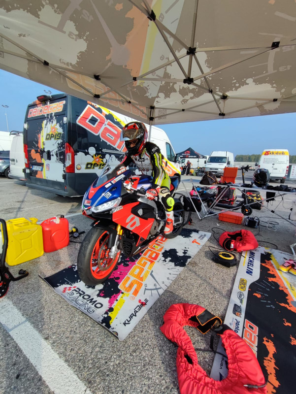 E20AEFBC-56EE-41E5-85DF-045A2DCDBF71