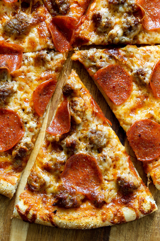 Pizza Pepperonis Especial Con Jamón Y Bacon (33 Cm.)