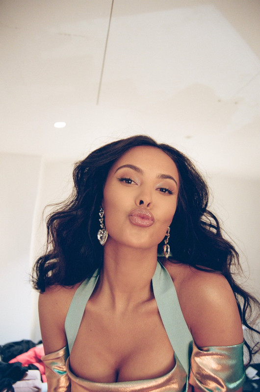 [Image: EKVZFKTWs-AIq-SNS.jpg]