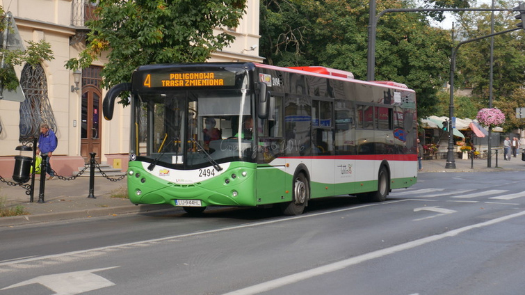 bus-627684586.jpg