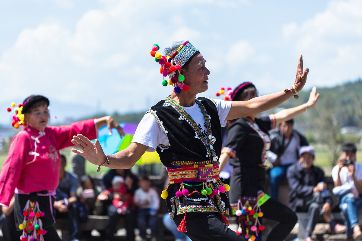 People-dancing-festival.jpg