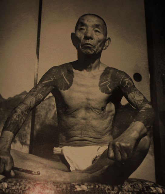 Vintage-Photos-of-Yakuza-with-Their-Tattoos-(1).jpg