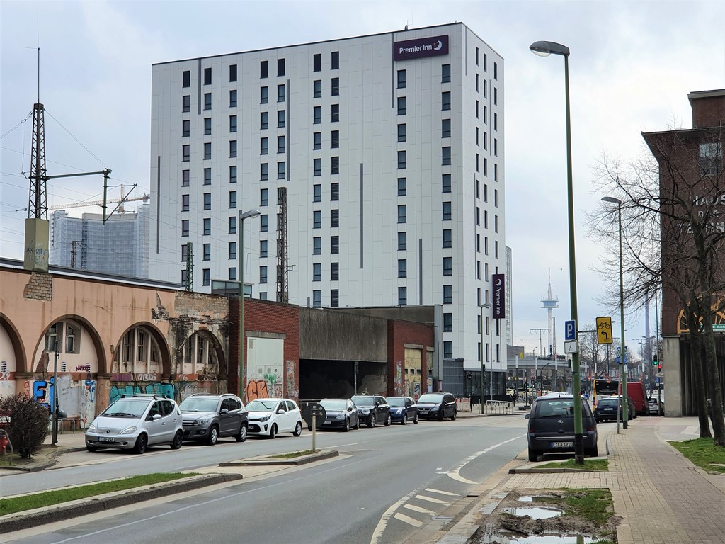 2021-03-18-essen-skyline-hbf-hotel-1.jpg