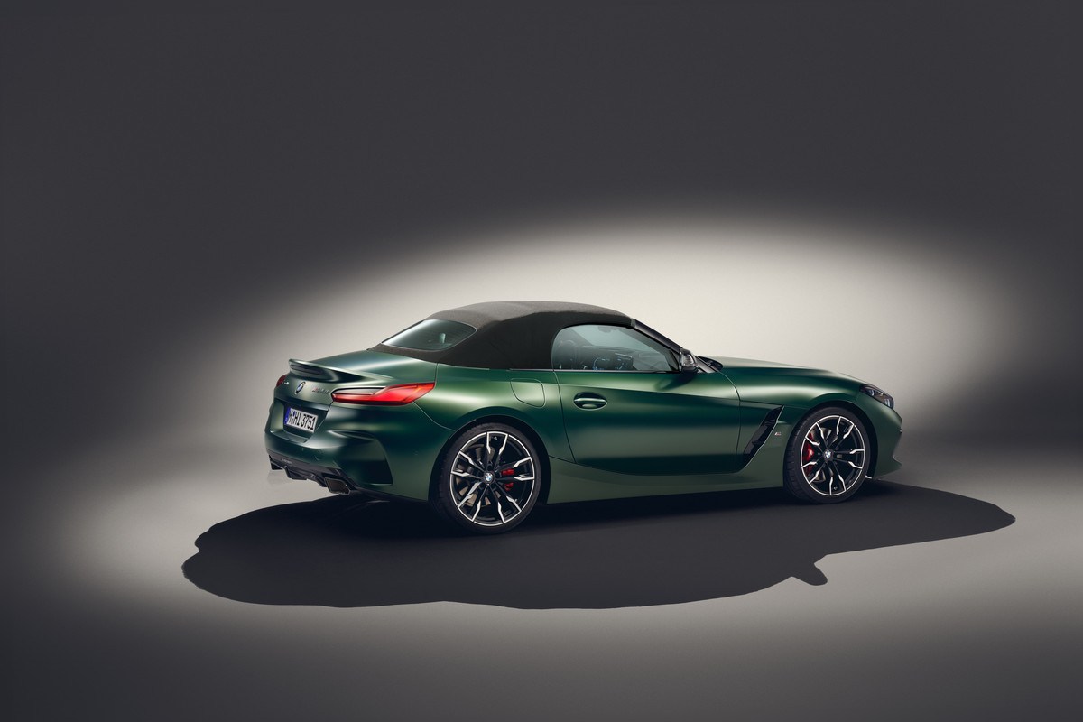 P90535780_highRes_the-bmw-z4-m40i-with