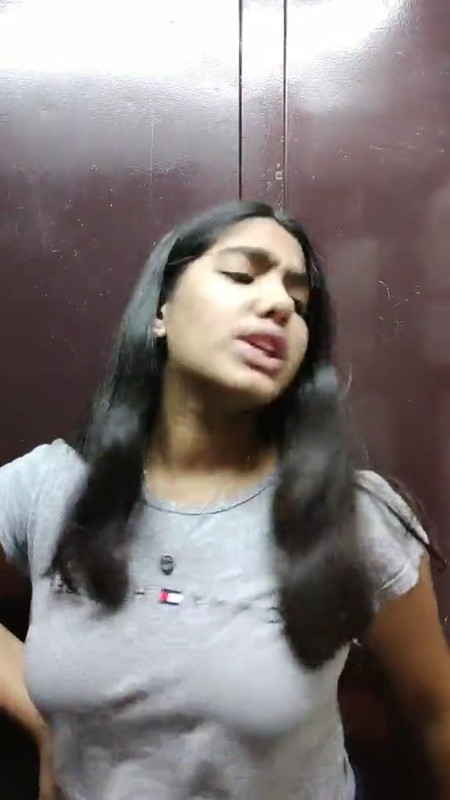 Desi babe round big boobs in grey tshirt.mp4_snapshot_00.09.489