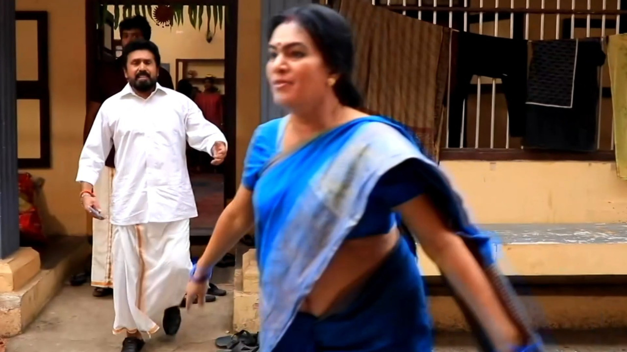 Tamil Sexy Actress wide open Deep Navel show in blue saree.mp4_snapshot_00.04.438