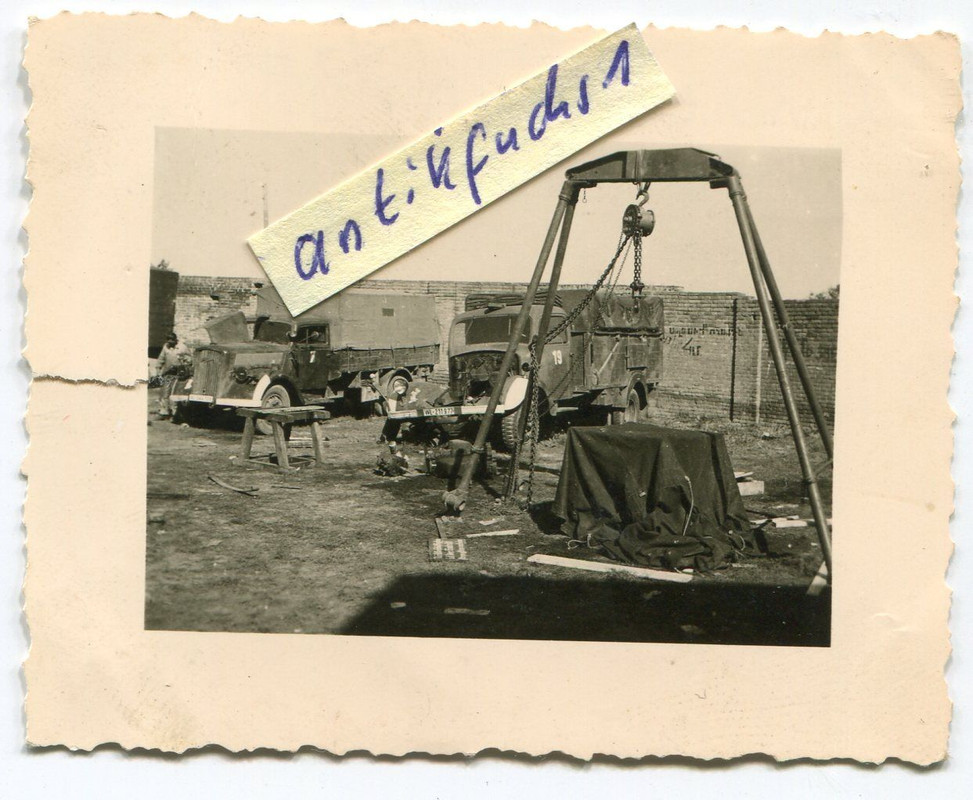 Beute Bedford Militär-LKW am Kran in Frontwerkst