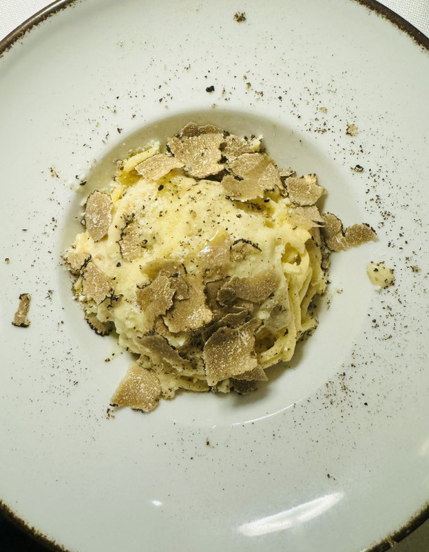 Tonnarelli cacio e pepe con tartufo
