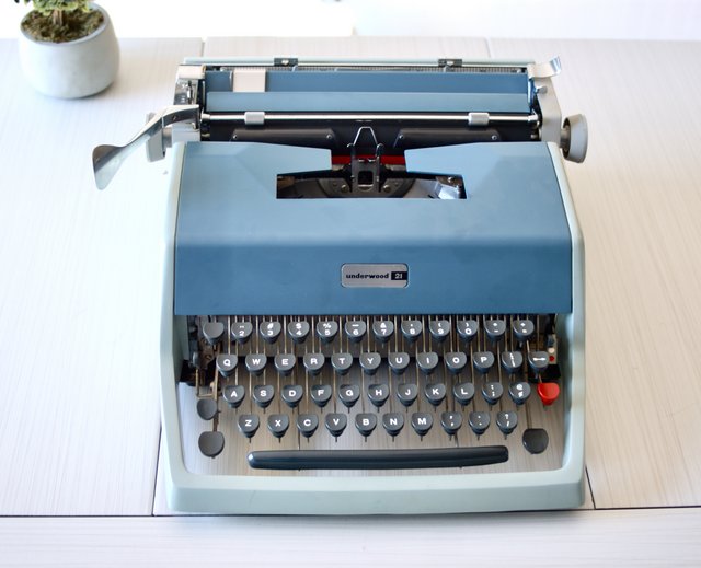 Underwood-21-vintage-typewriter-5.jpg