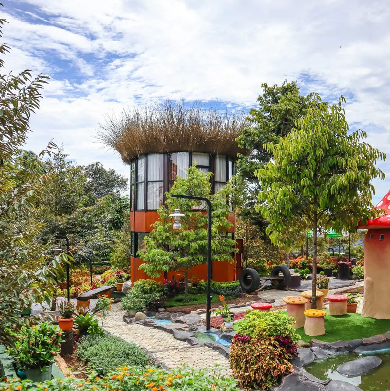 Glas House, fasilitas penginapan di The Farm Pancawati.