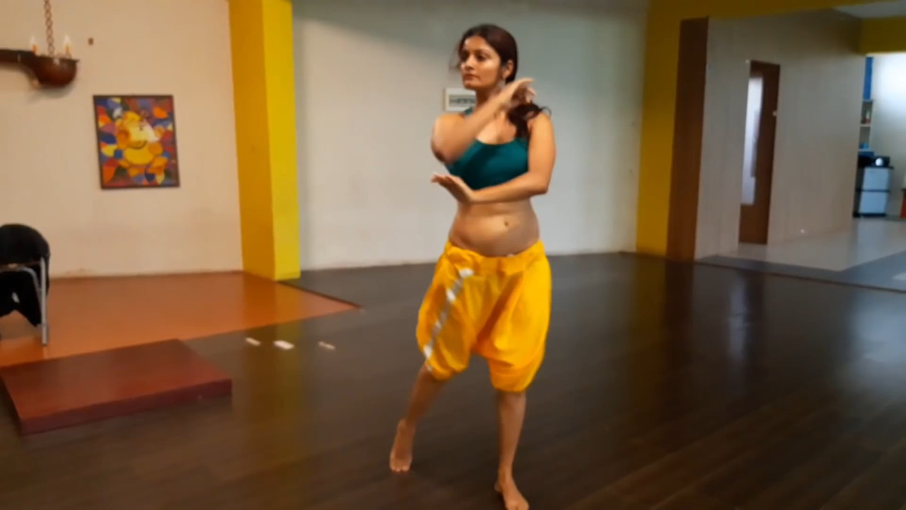 [Image: Desi-girl-sexy-belly-dance-mp4-snapshot-01-10-300.jpg]