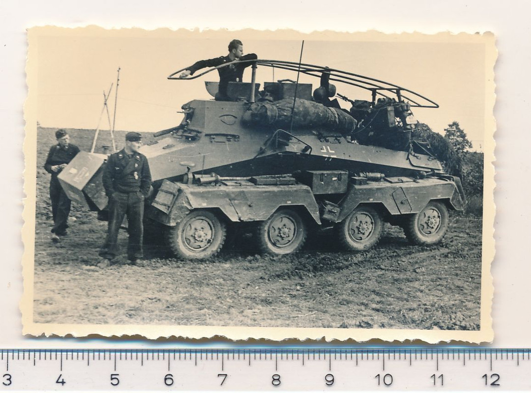 SUPER FOTO 2.WK Panzersoldaten mit Panzerspähwag