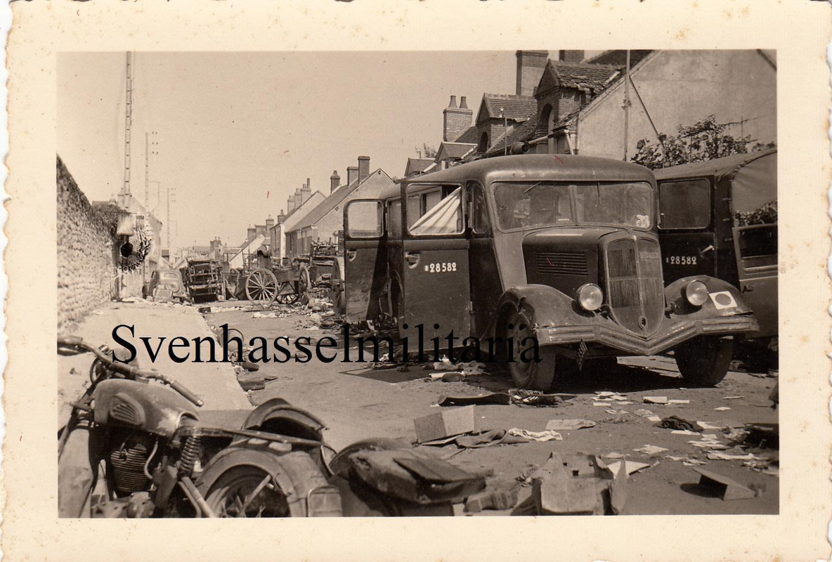 Frankreich 1940 Vormarschstrasse Zerstörte Autos