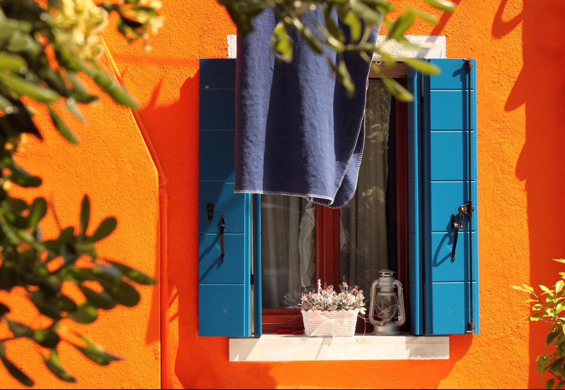 orange-wall-blue-shutters-dis1.jpg
