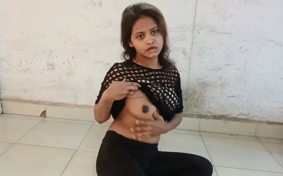 Beautiful Desi girl fucked on the floor in the hospital