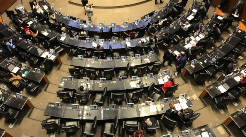 Senadores se otorgan mega puente de Semana Santa