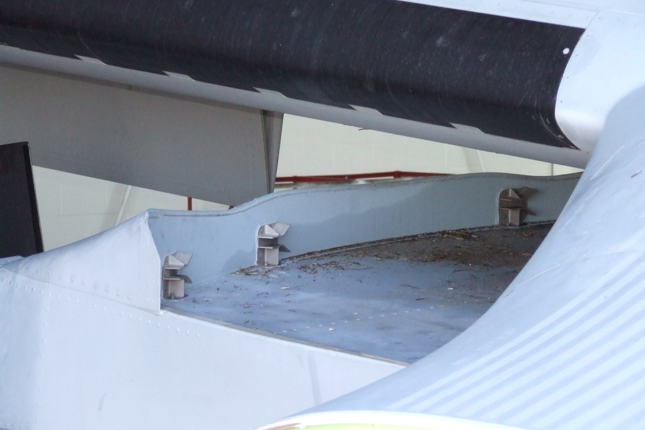 Wing Fold Aft Well