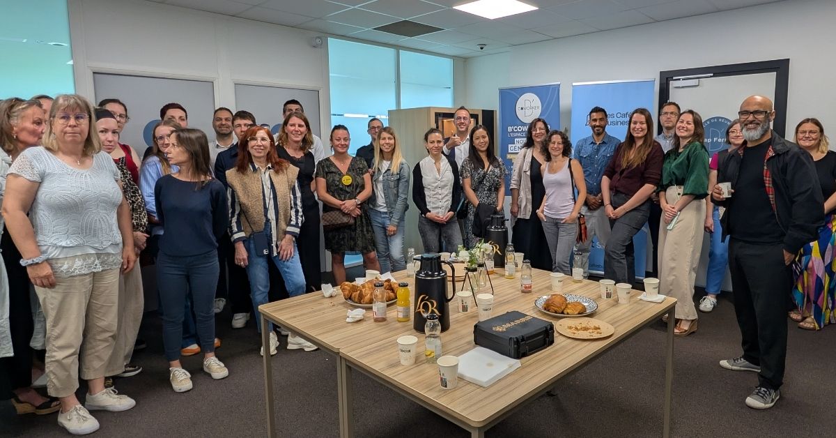 Les membres des Cafés Business réunis lors d'une rencontre