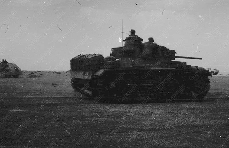 Panzer in Afrika mit zusätzlichen Ketten als Pan