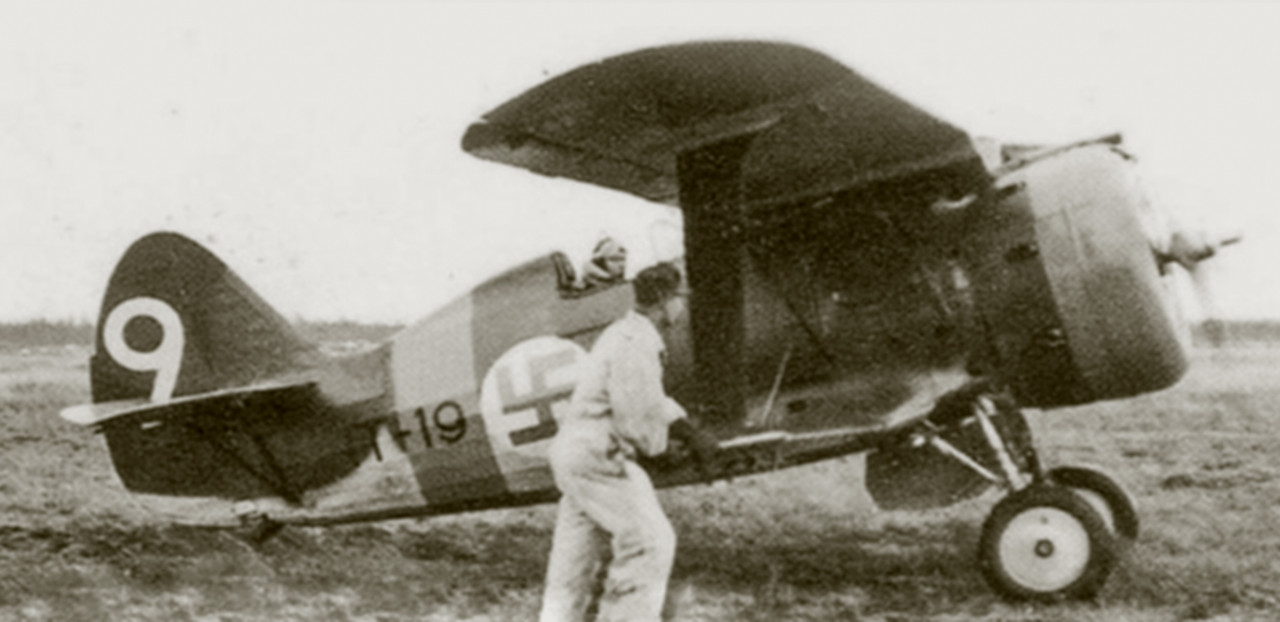 Ilmavoimat-Polikarpov-I-153-FAF-3.LLv6-as-IT19-White-9-Finland-10th-Sep-1942-01