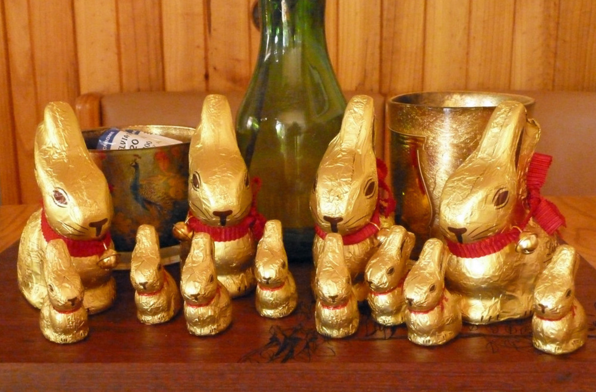 goldeastereggbunnies.jpg