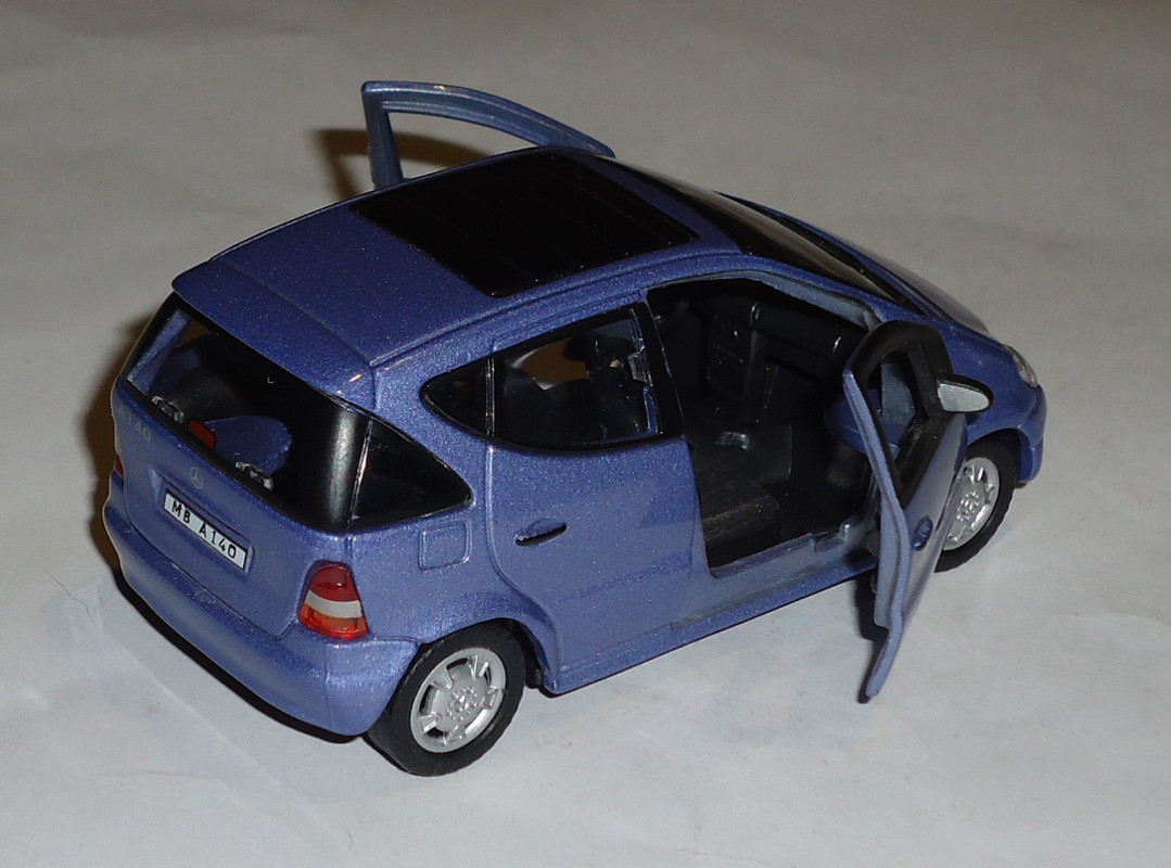 Mercedes-Benz-A140 2