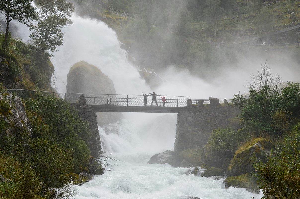 Noruega 10 días de cabañas y con niños - Blogs de Noruega - ETAPA 5- Glaciar Briksdal - Gaupne (4)