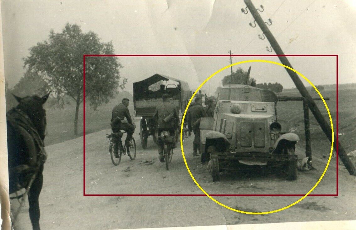 Foto Zerstörter Russischer Panzer Spähwagen