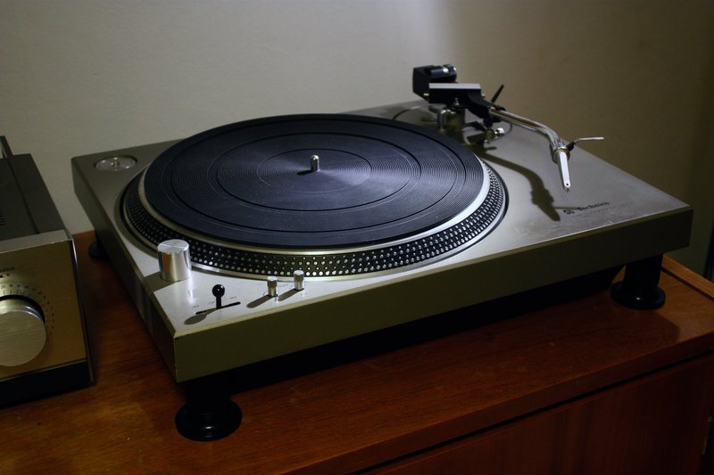 [Bild: Technics-SL1200b.jpg]