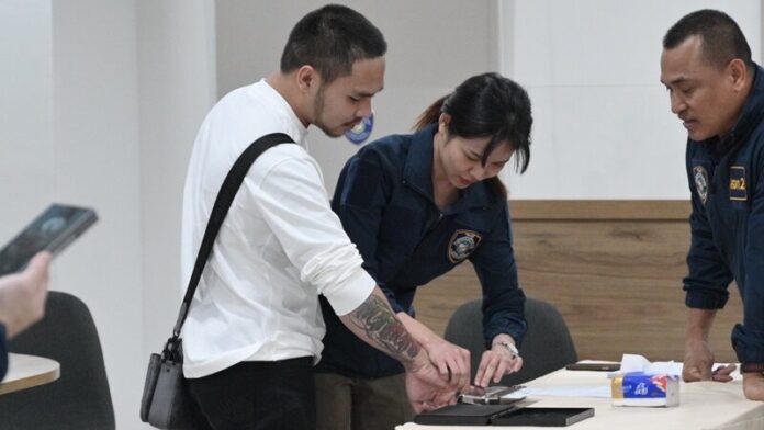 S-17121313-0-696x392