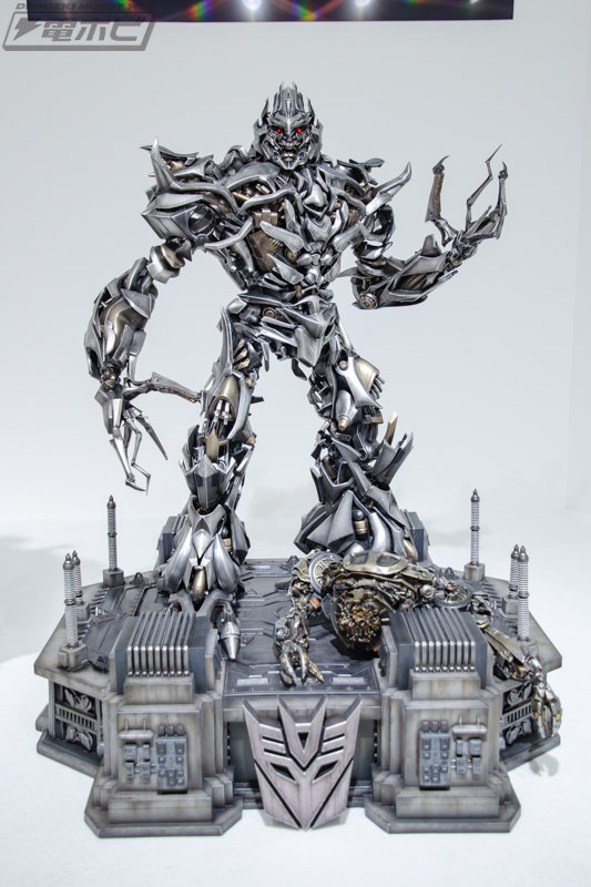 Museum-Masterline-Transformers-2007-Megatron-01