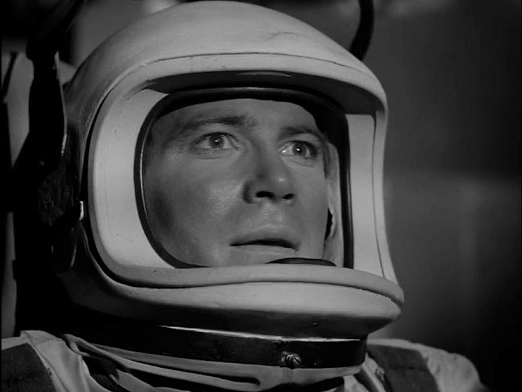 OUTER-LIMITS-WILLIAM-SHATNER-2-FOTOR.jpg