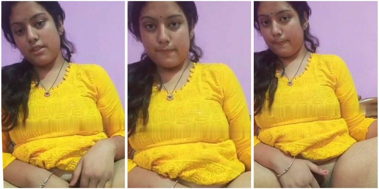 Sexy babe fingering