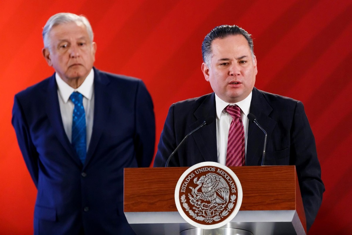 AMLO defiende a Santiago Nieto de denuncias por enriquecimiento ilícito