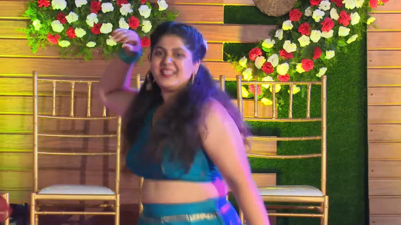 Cute mangalore chubby girl huge boobs and nipple pokie and other lady navel in saree.mp4_snapshot_02