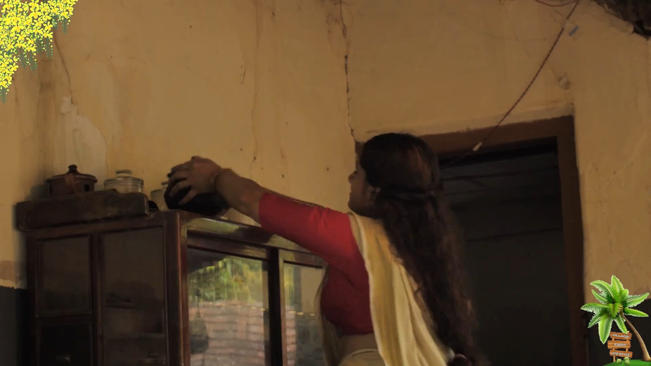 Curvy Beautiful Malyali Lady Sexy Big Boobs and Tummy in Kerala Saree.mkv_snapshot_00.41.324