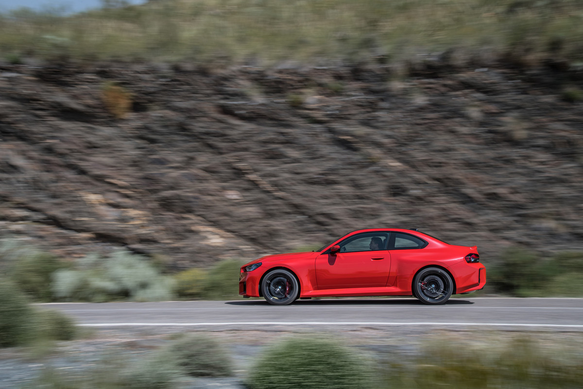 P90481896_highRes_the-all-new-bmw-m2-c