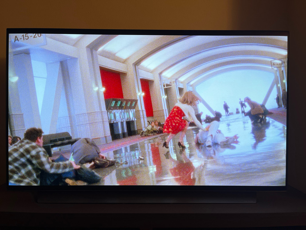 12-Monkeys-Arrow-UHD