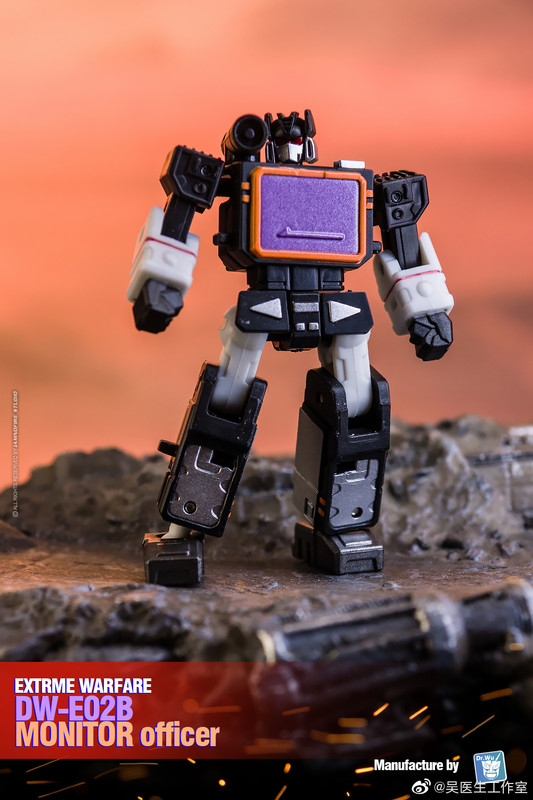 DW-E02-Monitor-Officer06