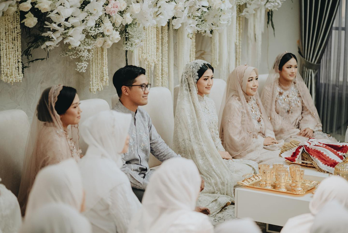 Momen pengajian di kediaman Erina Gudono