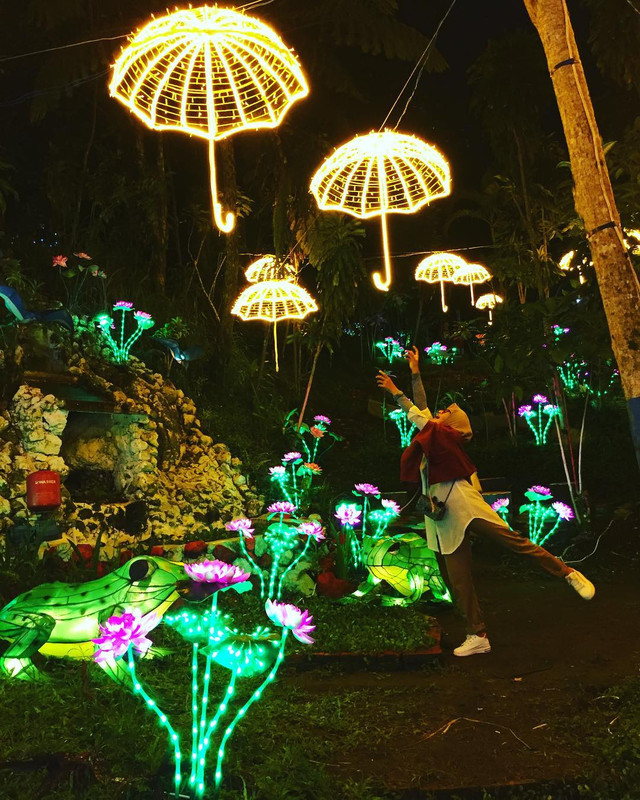 Lampu-lampu yang menambah daya tarik di Gardu Pandang Kaliurang