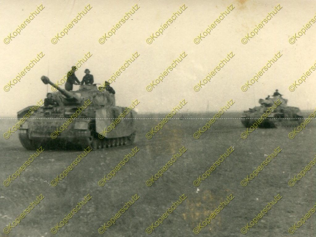 Foto, Wehrmacht, Panzer IV mit Seitenschürzen, R