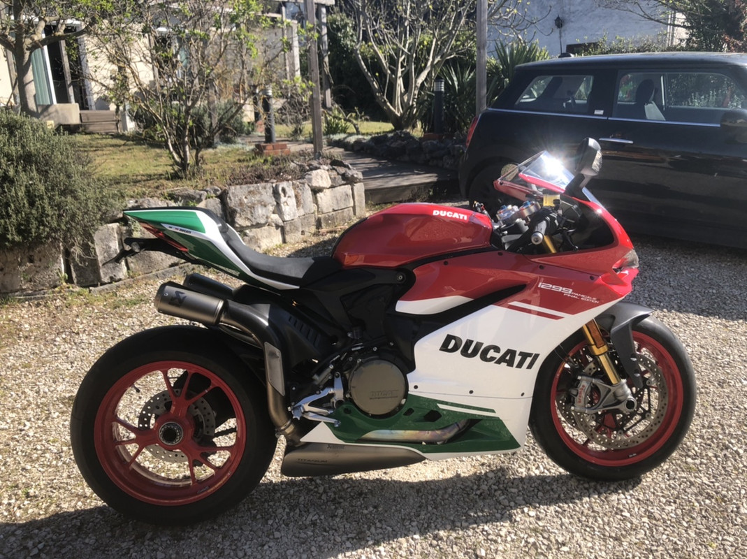 D8F01E16-E41B-4FD4-938A-010F05EF5CBB