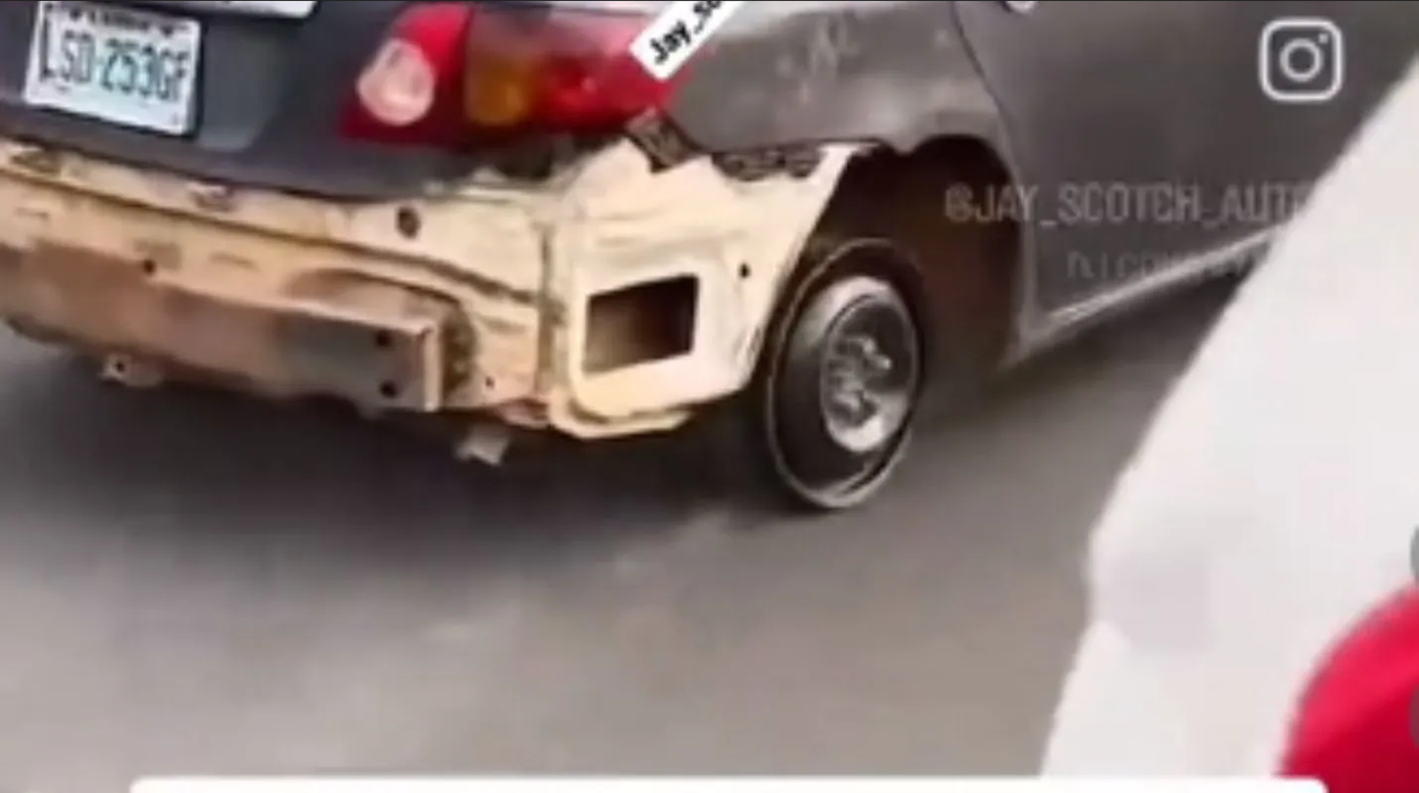 Graban a conductor sin una rueda trasera en la autopista, se hace viral