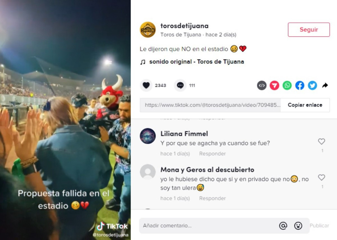 Soldado caído; joven pide matrimonio en estadio y la novia huye