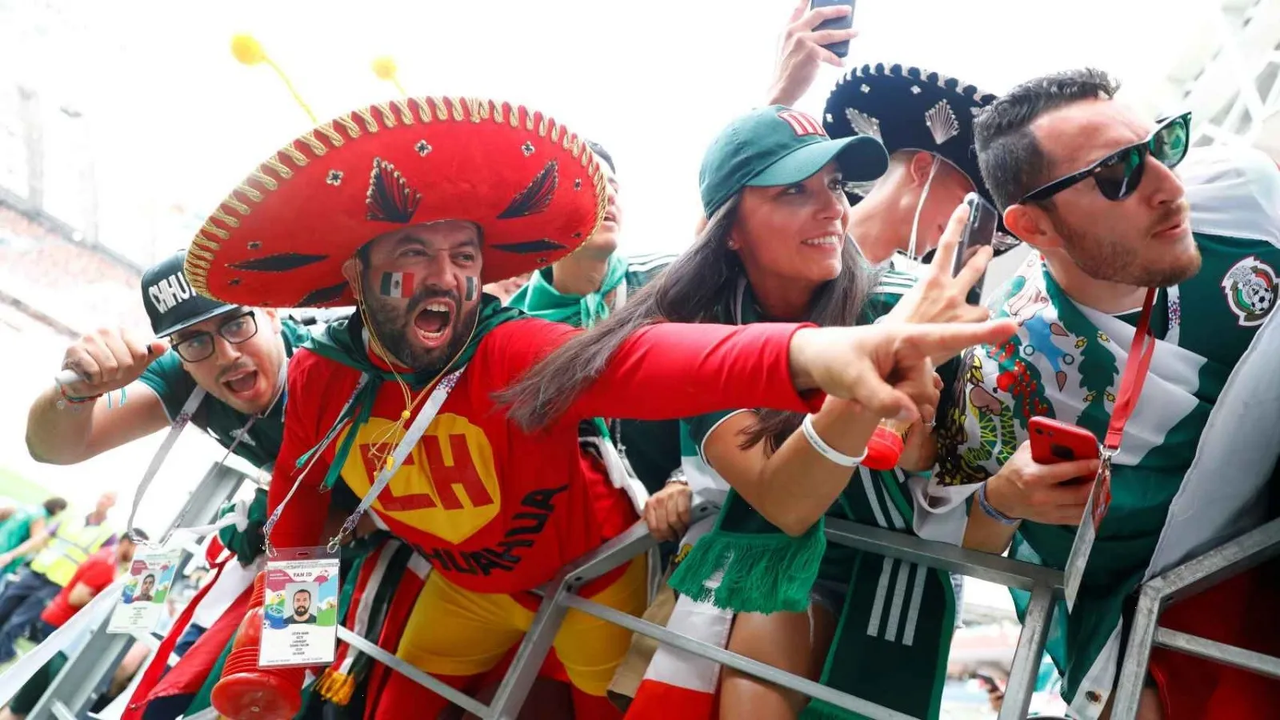 Viral: aficionados mexicanos le enseñan a los qataríes a “saludar” al América