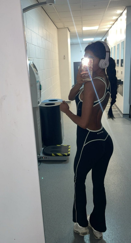 n8bbYYnq.jpg